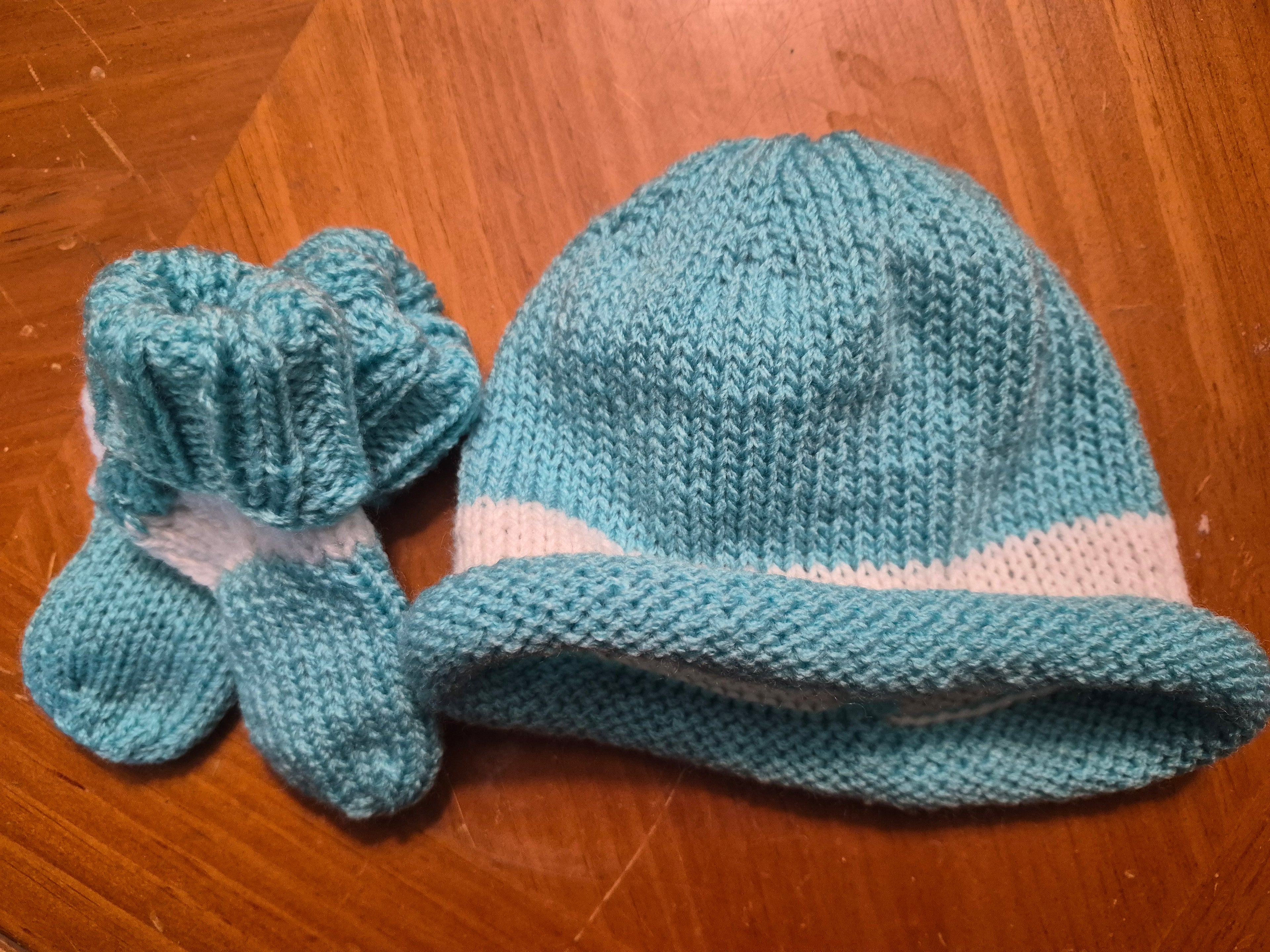 Baby Hat & Booties Set – Newborn to 6-12 Months